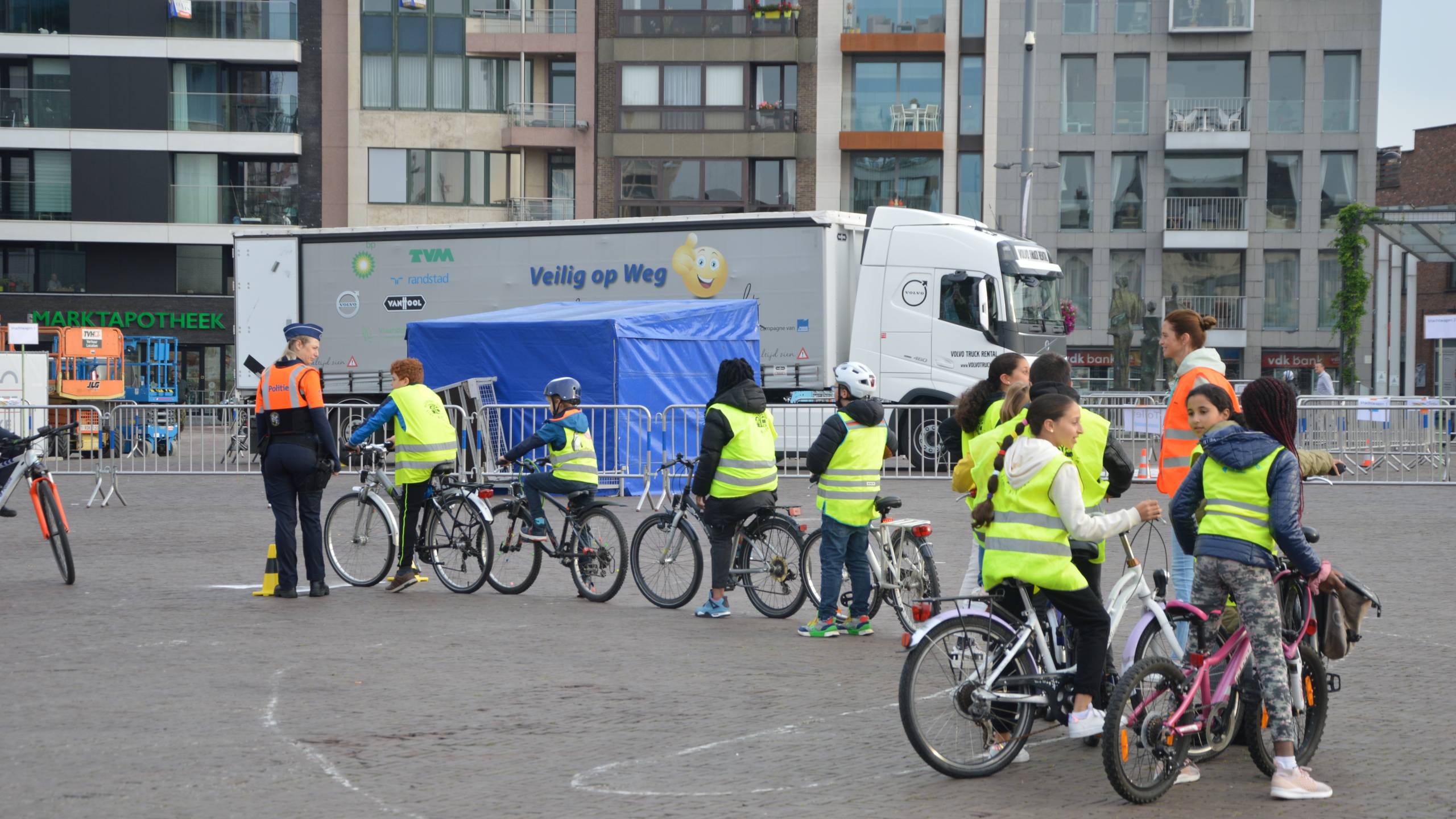 Stad Sint-Niklaas en Embuild Oost-Vlaanderen schouder aan schouder voor meer verkeersveiligheid 