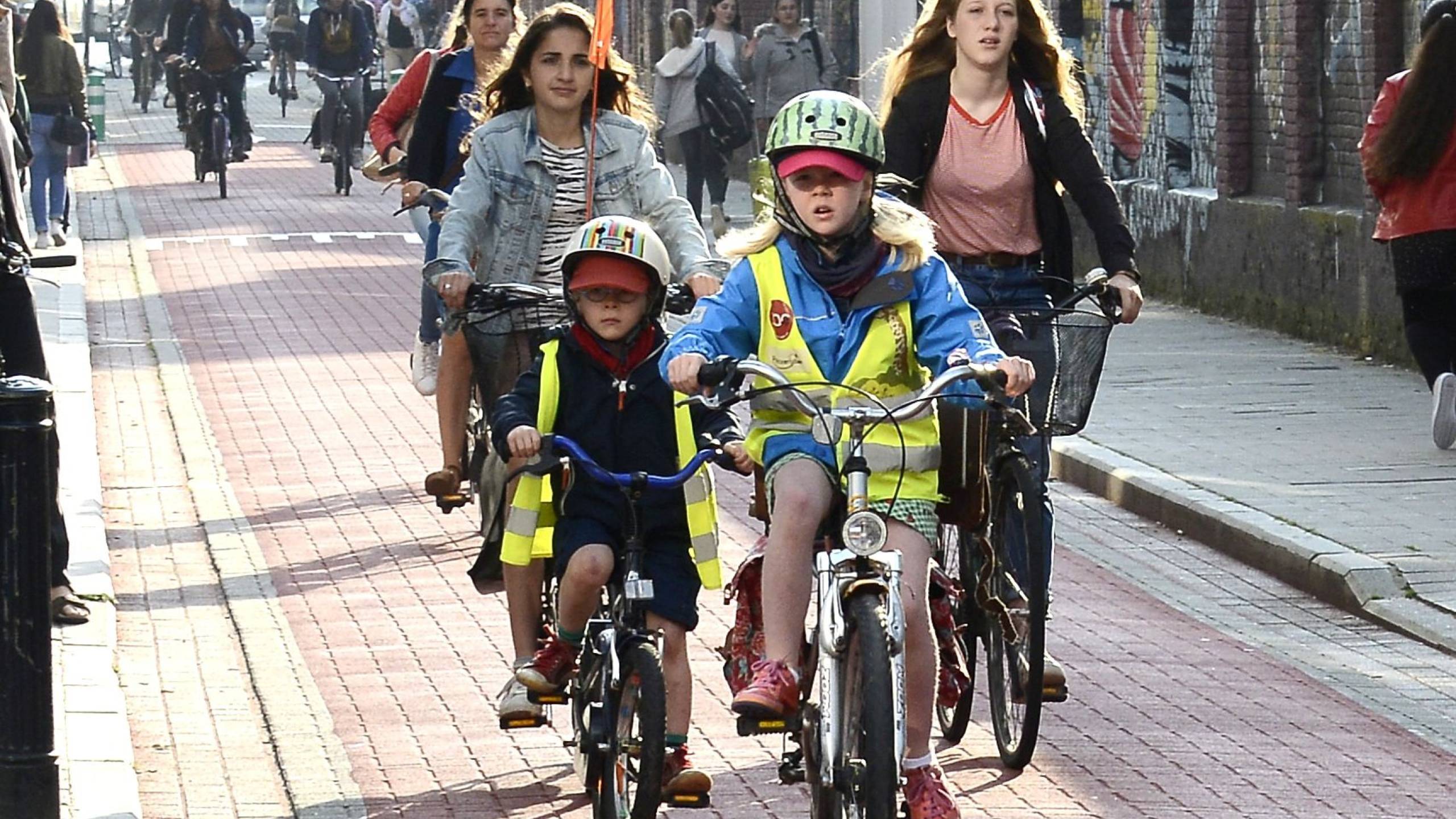 Hou voldoende afstand van fietsers