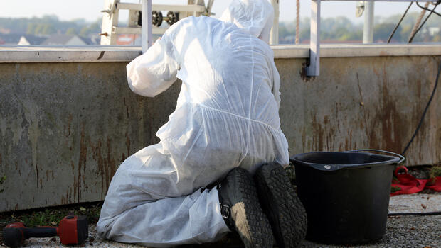 Mag een "gewone" aannemer asbest verwijderen?